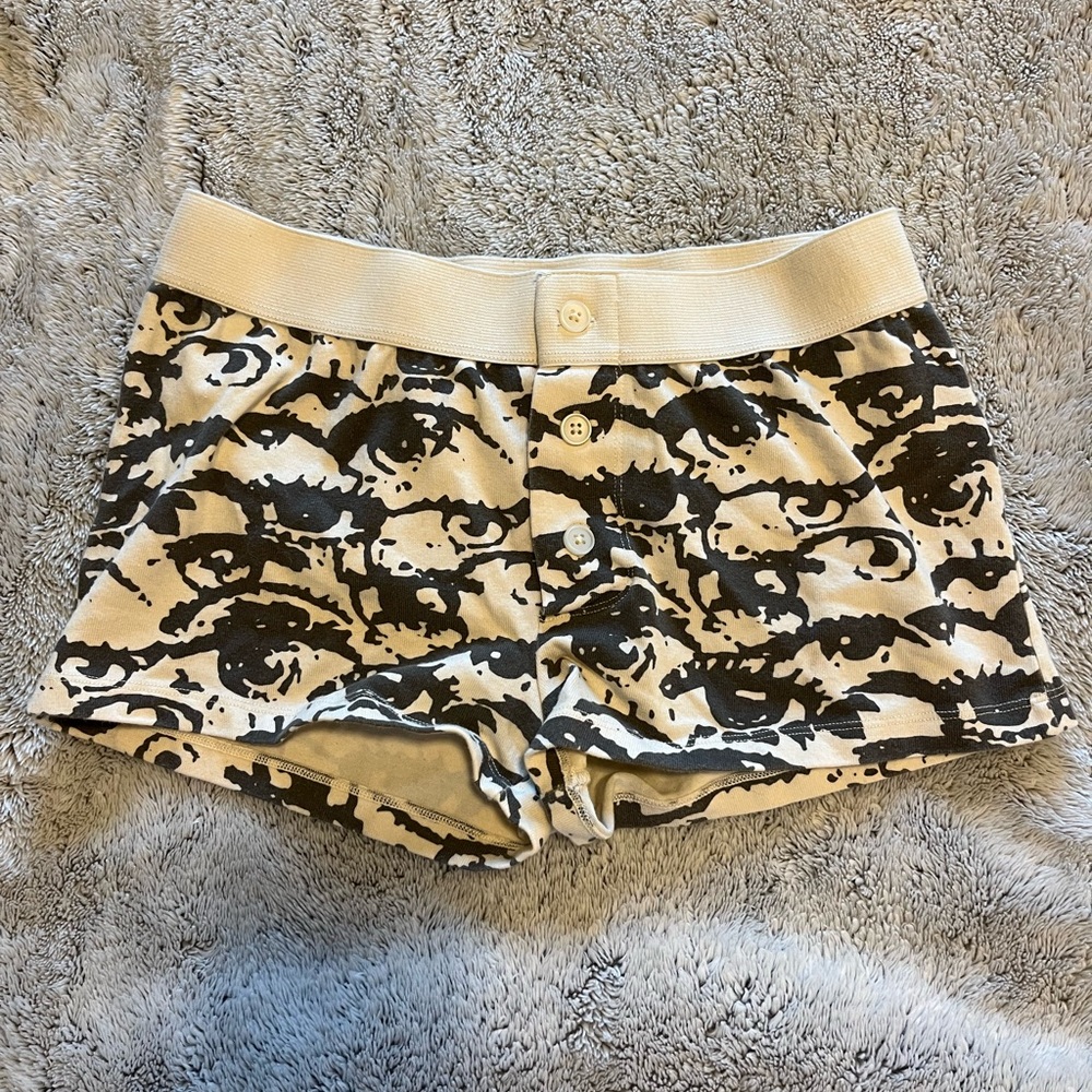 Brandy Melville Black & Cream Patterned Knit Shorts